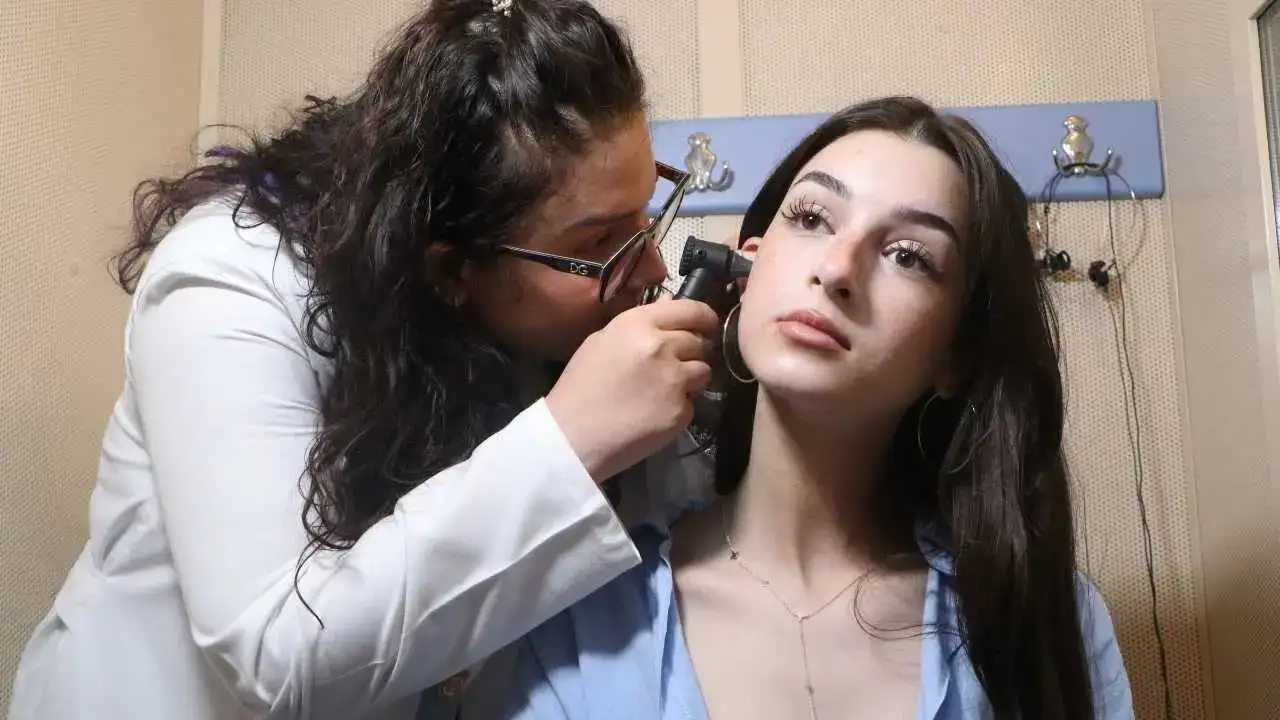 Adana’da İşitme Kaybıyla Doğan Azra Hayallerine Ses Verdi! 1